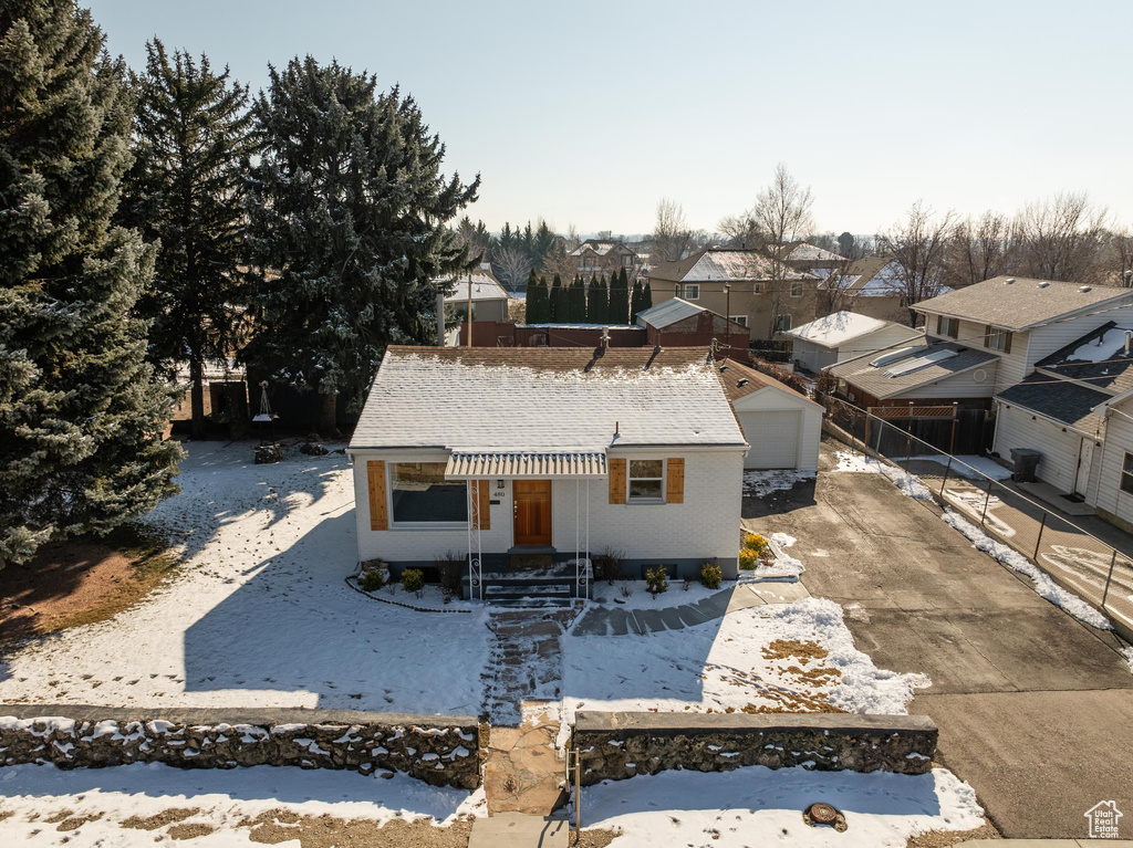 View of front of house featuring a garage