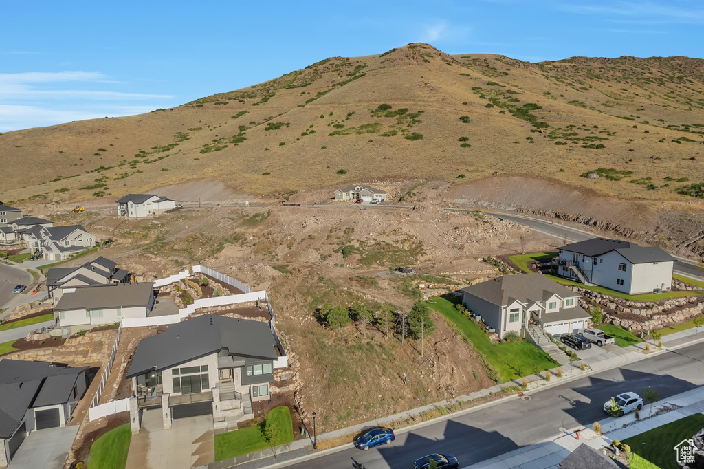 Birds eye view of property featuring a mountain view