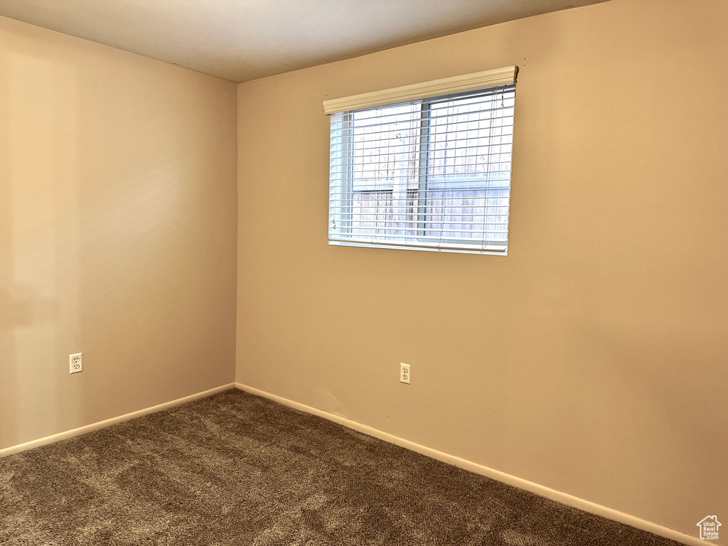 Empty room with carpet flooring