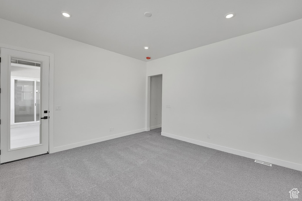 Empty room featuring carpet floors and recessed lighting