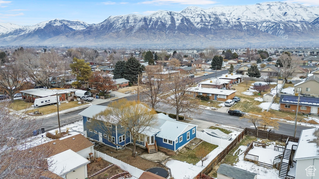 Bird\\\\\\\'s eye view featuring a mountain view