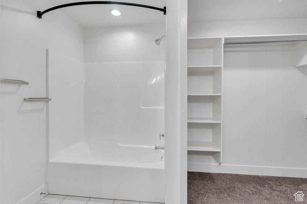 Bathroom with shower / bathtub combination