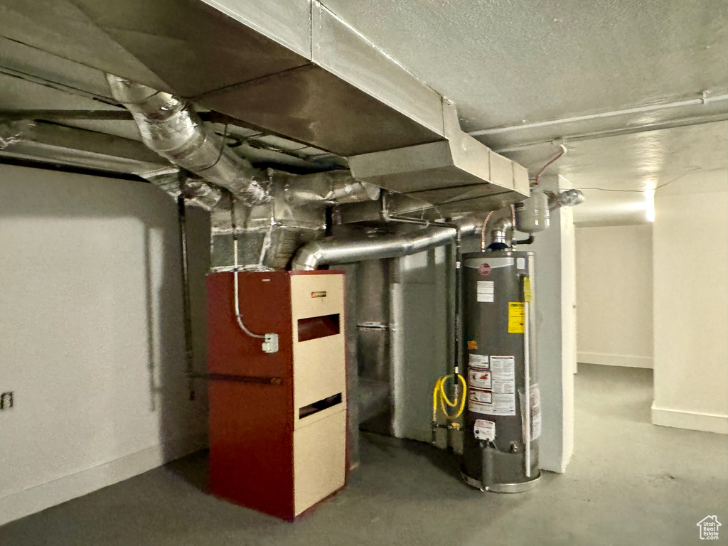 Utility room with heating unit and water heater