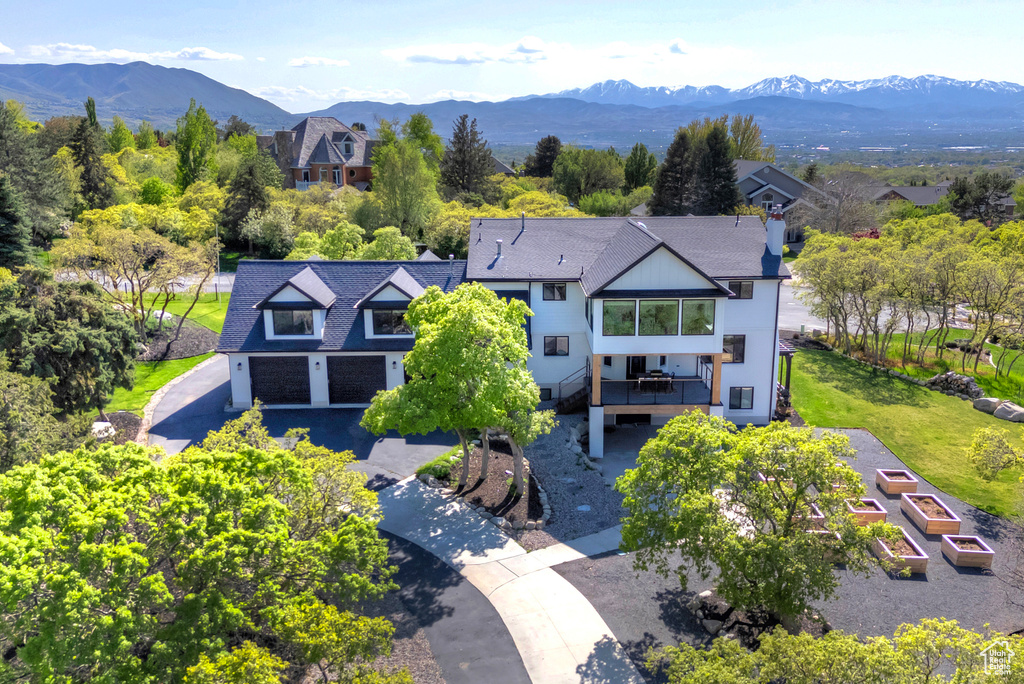 Birds eye view of property featuring a mountain view