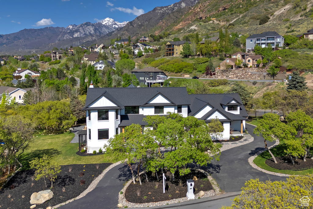 Bird\'s eye view with a residential view and a mountain view