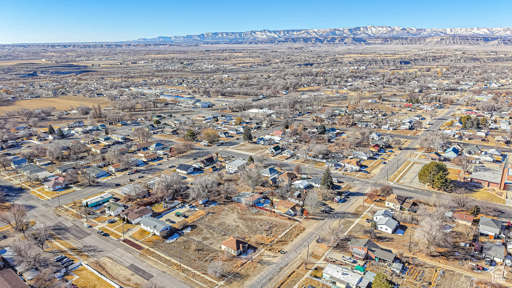 Aerial view with a mountain view