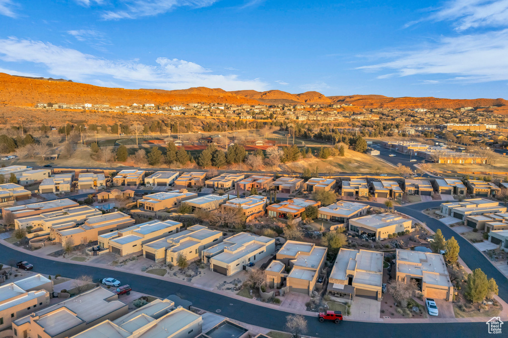 Aerial view with a mountain view