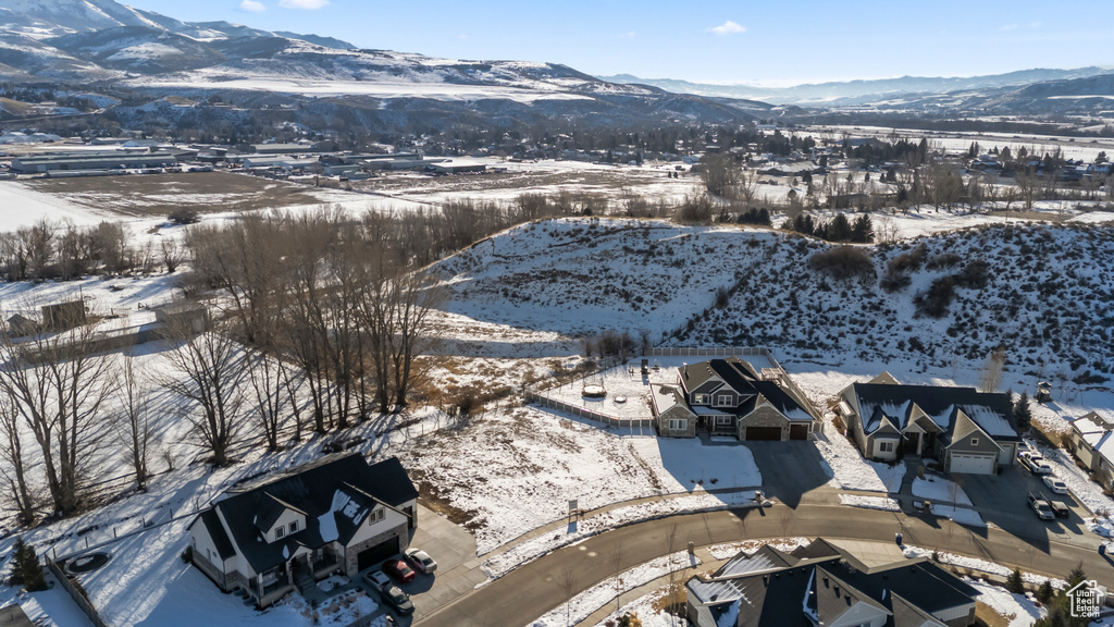 Snowy aerial view with a mountain view