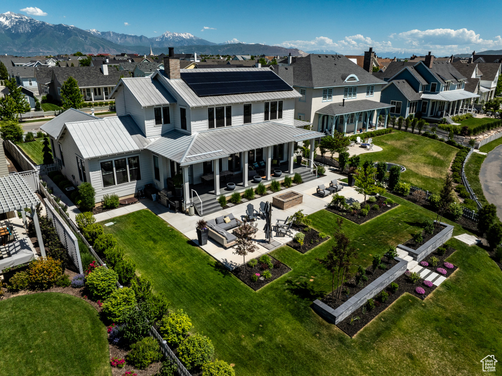Bird\\\'s eye view featuring a mountain view