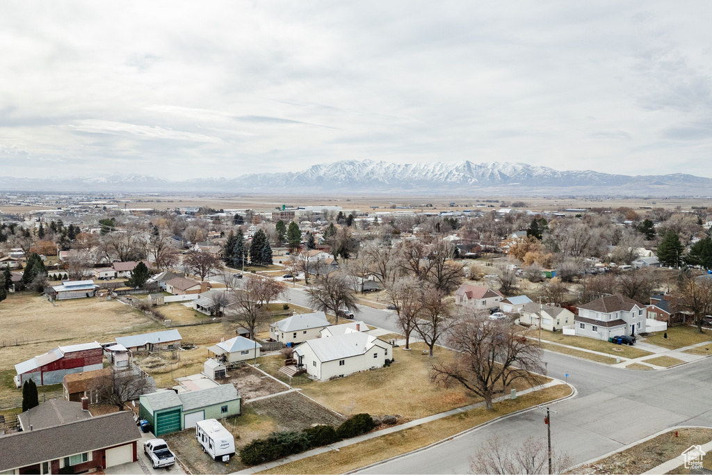 Drone / aerial view featuring a mountain view