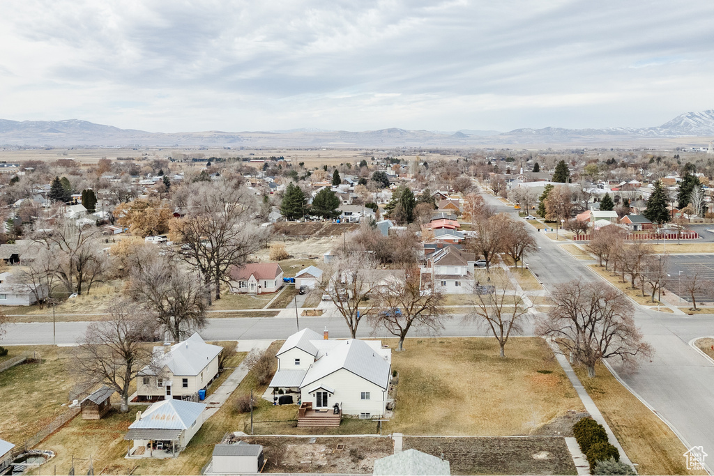 Aerial view with a mountain view