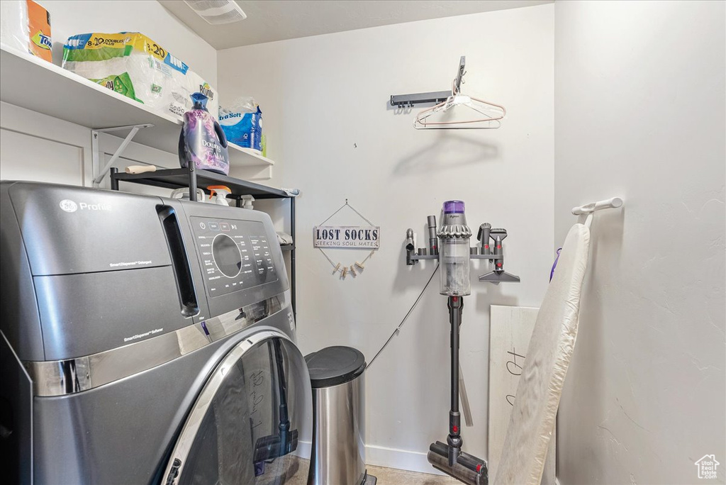 Laundry room with washer / dryer