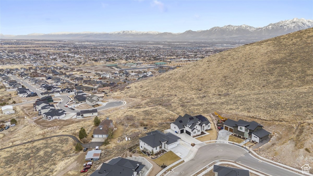 Birds eye view of property featuring a mountain view