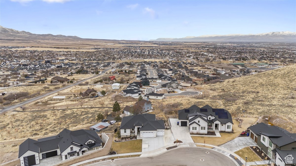 Aerial view with a mountain view