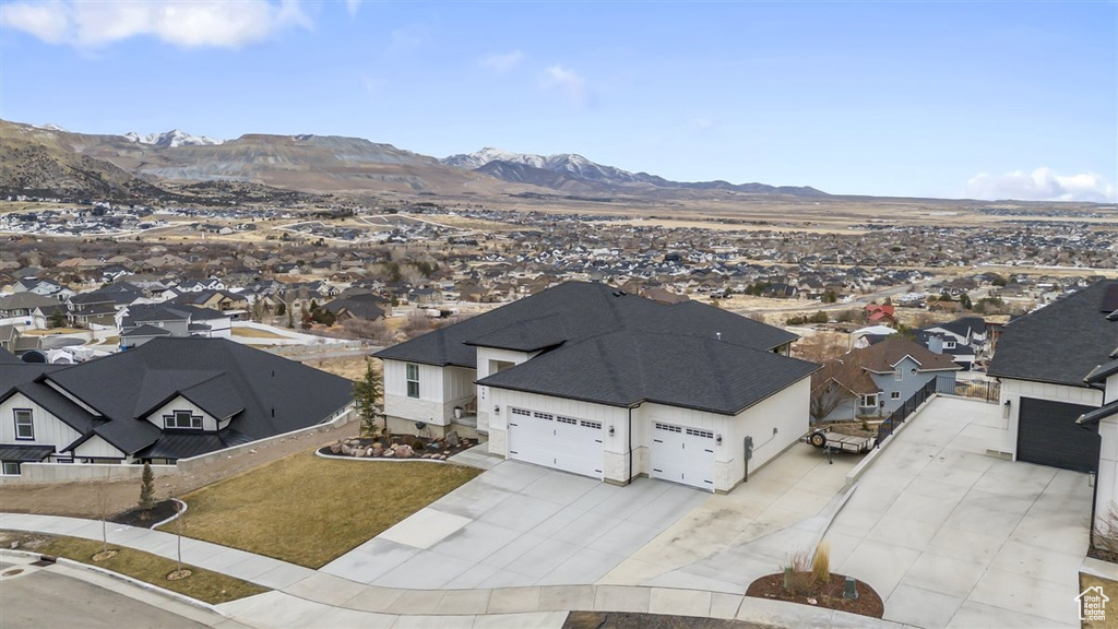 Bird\'s eye view featuring a mountain view