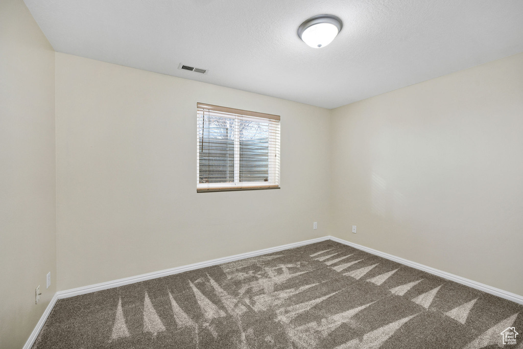 Unfurnished room with carpet