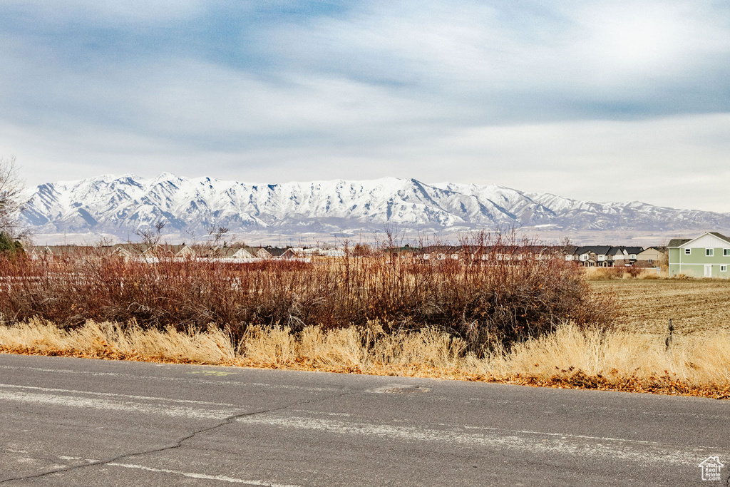 View of mountain feature