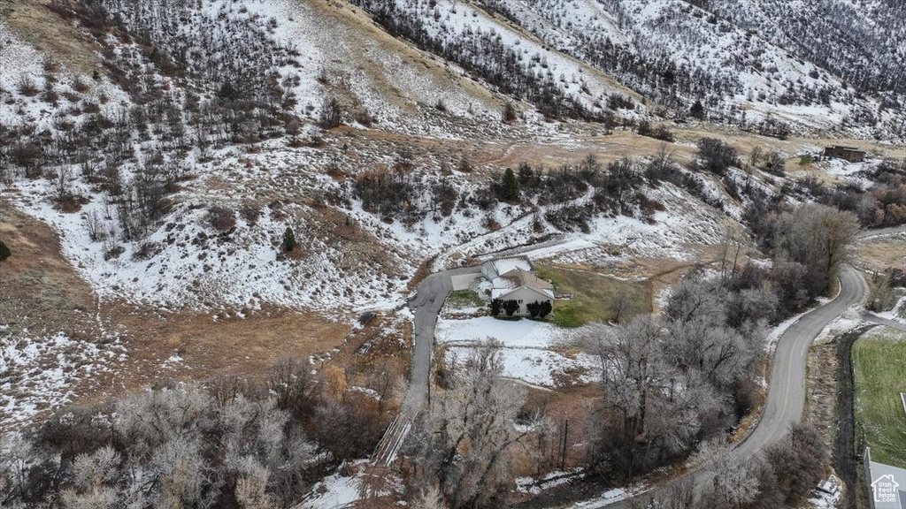 Snowy aerial view with a mountain view