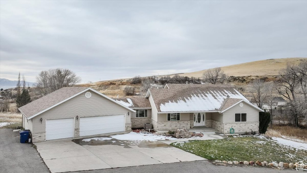 Ranch-style home with a mountain view and a garage