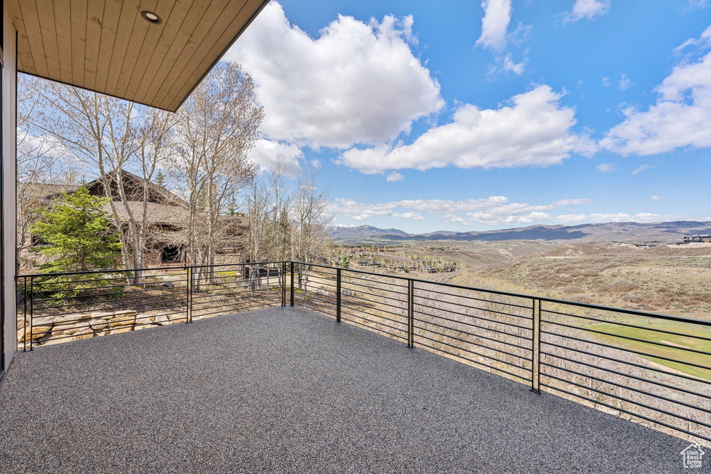 Balcony featuring a mountain view