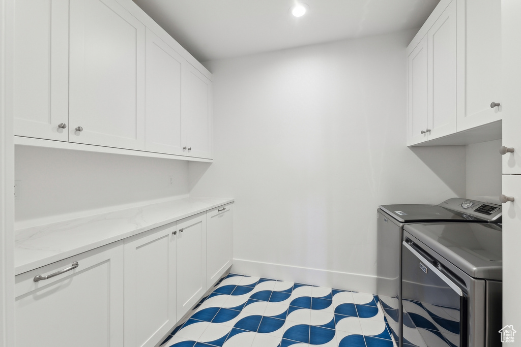 Laundry area with cabinet space, washer and clothes dryer, baseboards, and recessed lighting