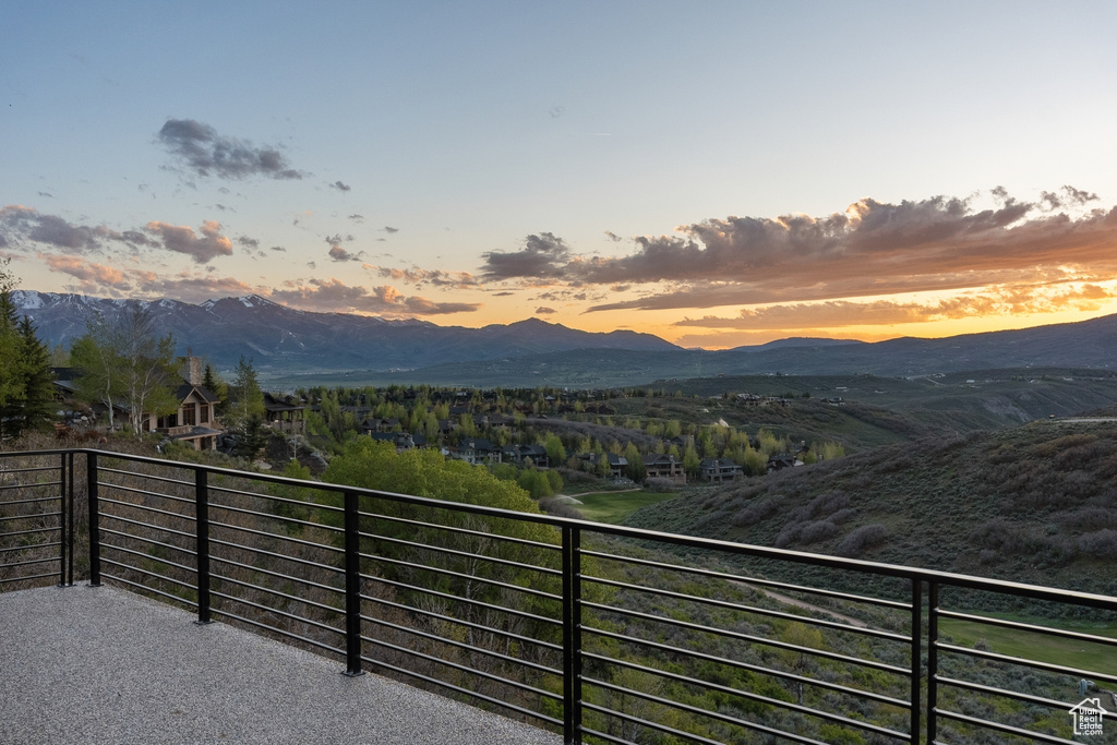 Balcony featuring a mountain view