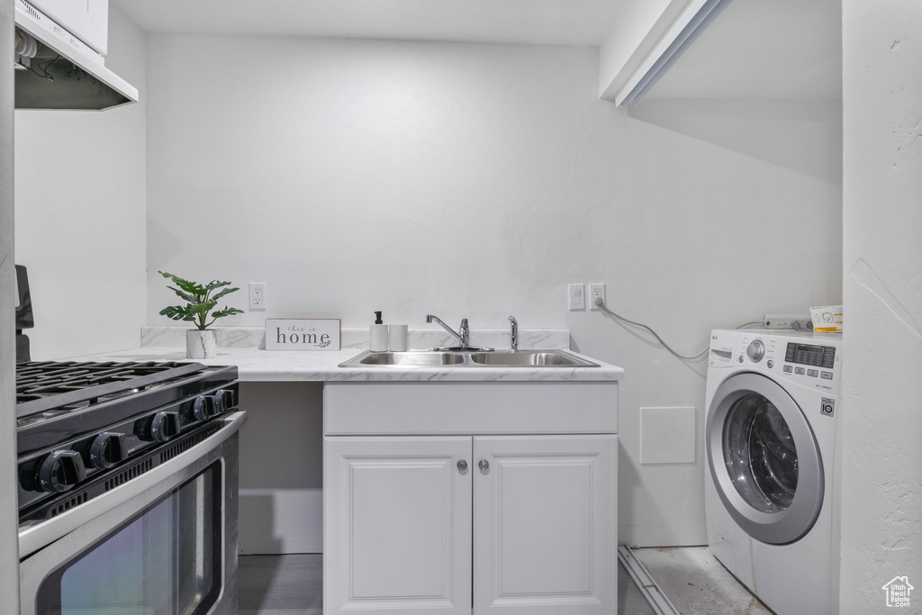 Laundry room with washer / dryer and sink