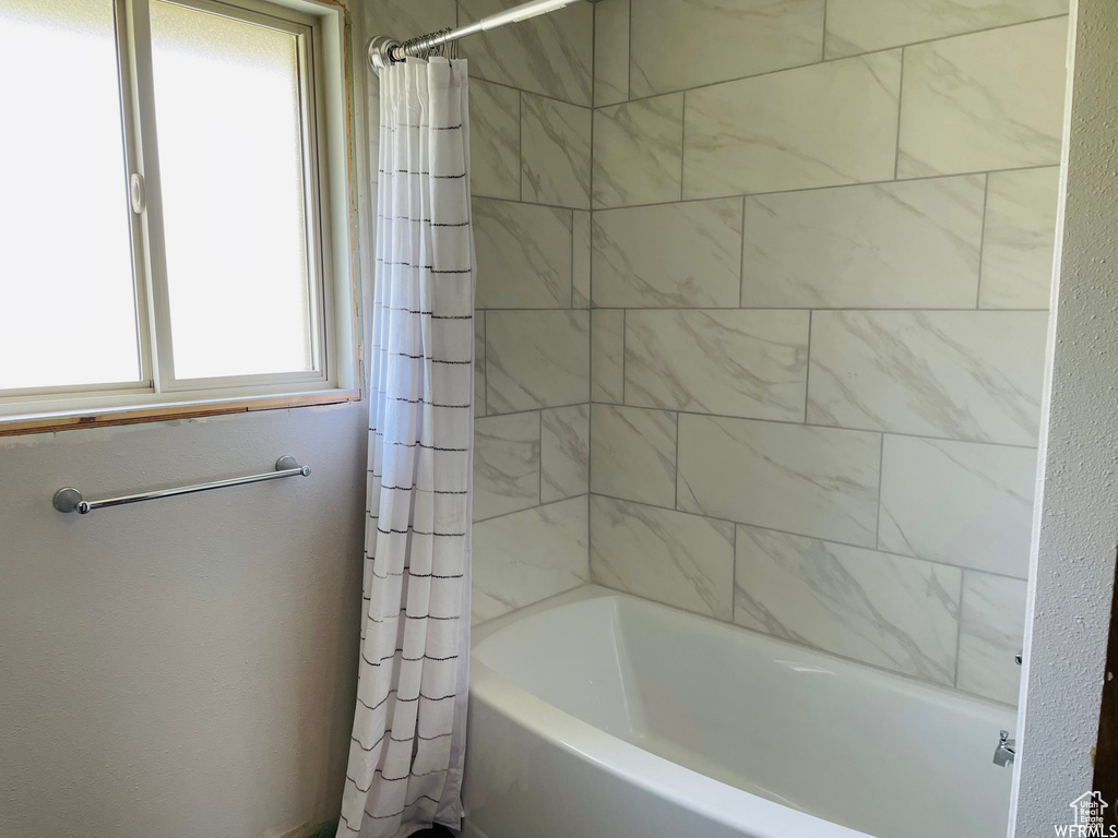 Bathroom with shower / bath combo
