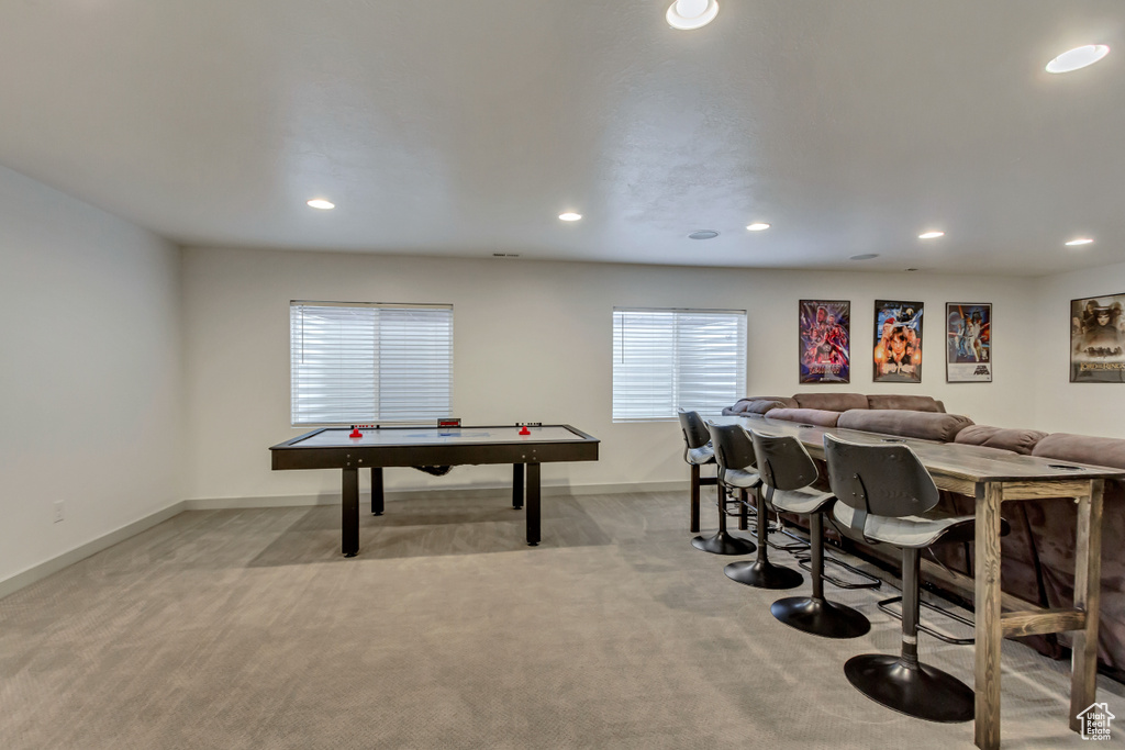 Recreation room with light colored carpet