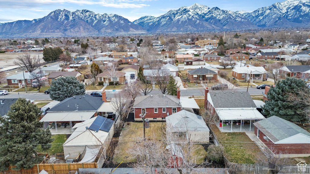 Drone / aerial view featuring a mountain view