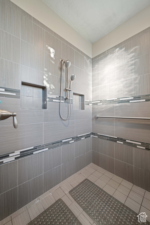 Bathroom featuring a tile shower