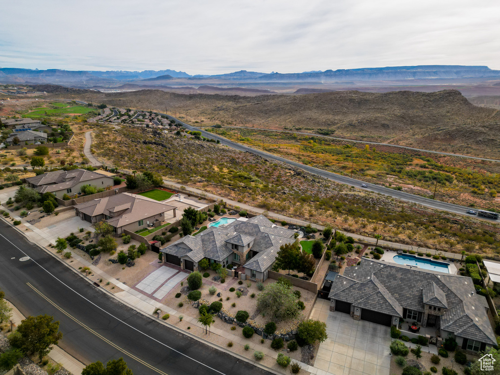 Birds eye view of property featuring a mountain view