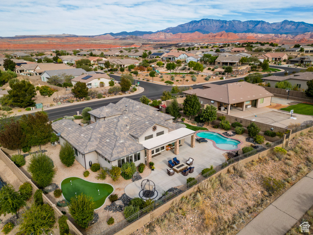 Bird\\\'s eye view featuring a mountain view