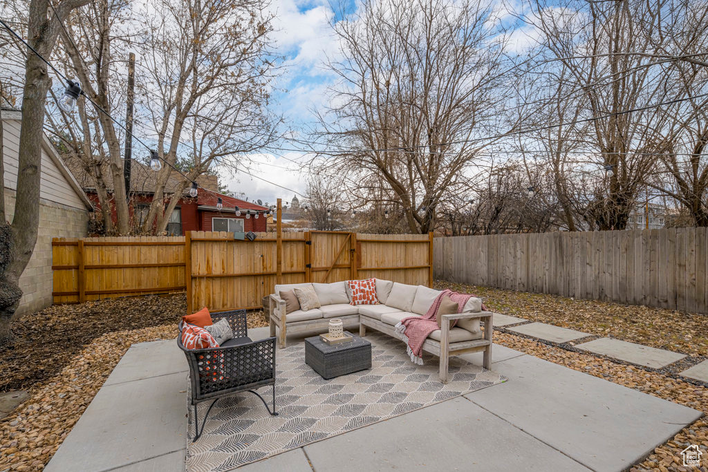 View of patio / terrace featuring an outdoor living space