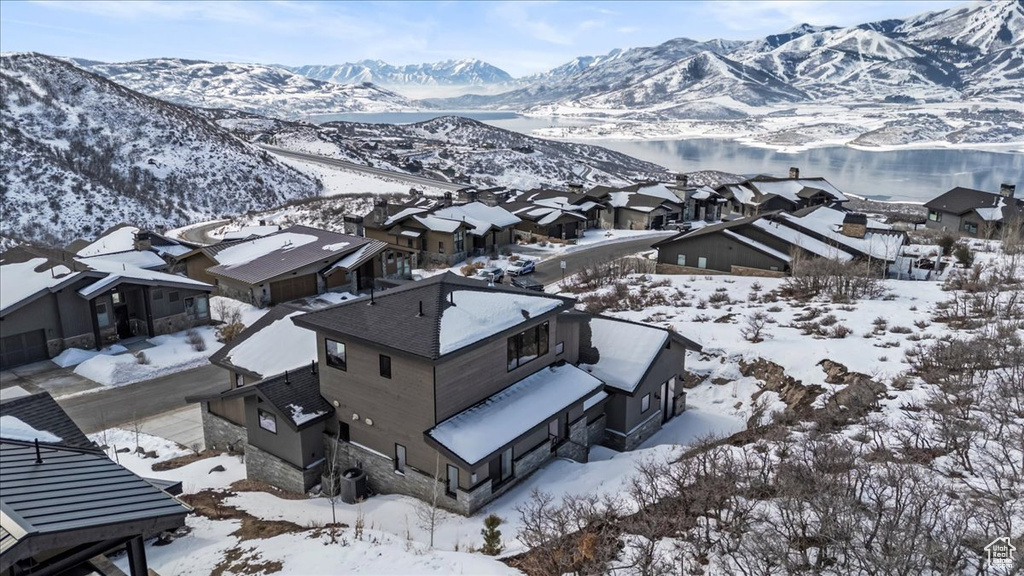 Snowy aerial view featuring a mountain view