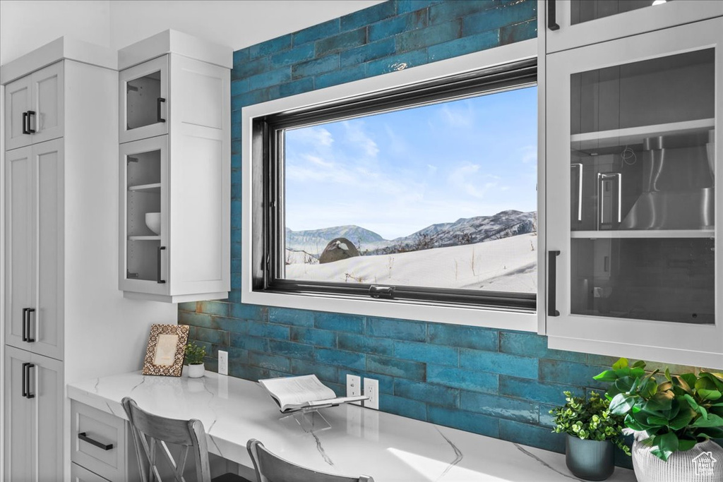 Room details with a mountain view