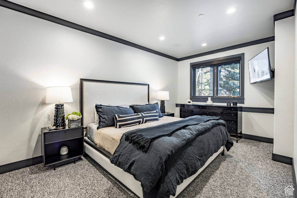Carpeted bedroom featuring baseboards, recessed lighting, and crown molding