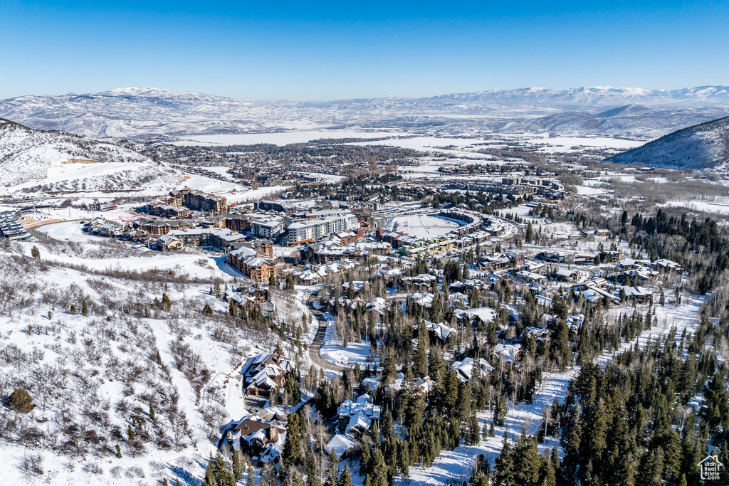 Snowy aerial view featuring a mountain view