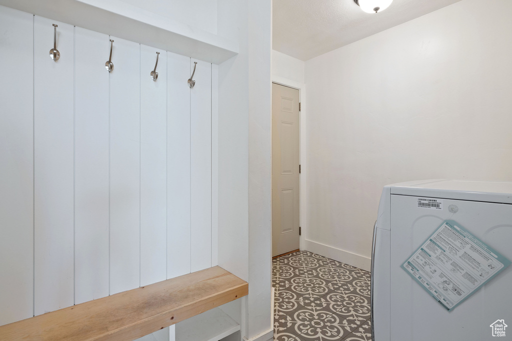 Mudroom with washer / clothes dryer