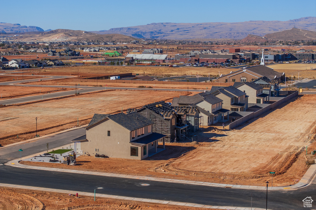 Birds eye view of property featuring a mountain view