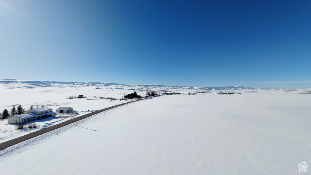 Snowy aerial view with a mountain view