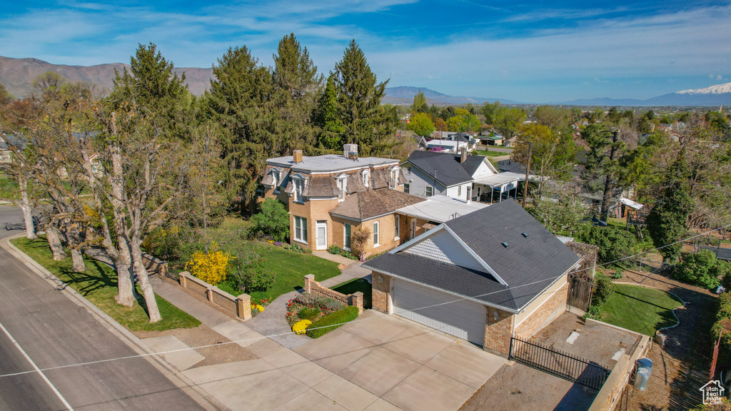 Bird\'s eye view featuring a mountain view