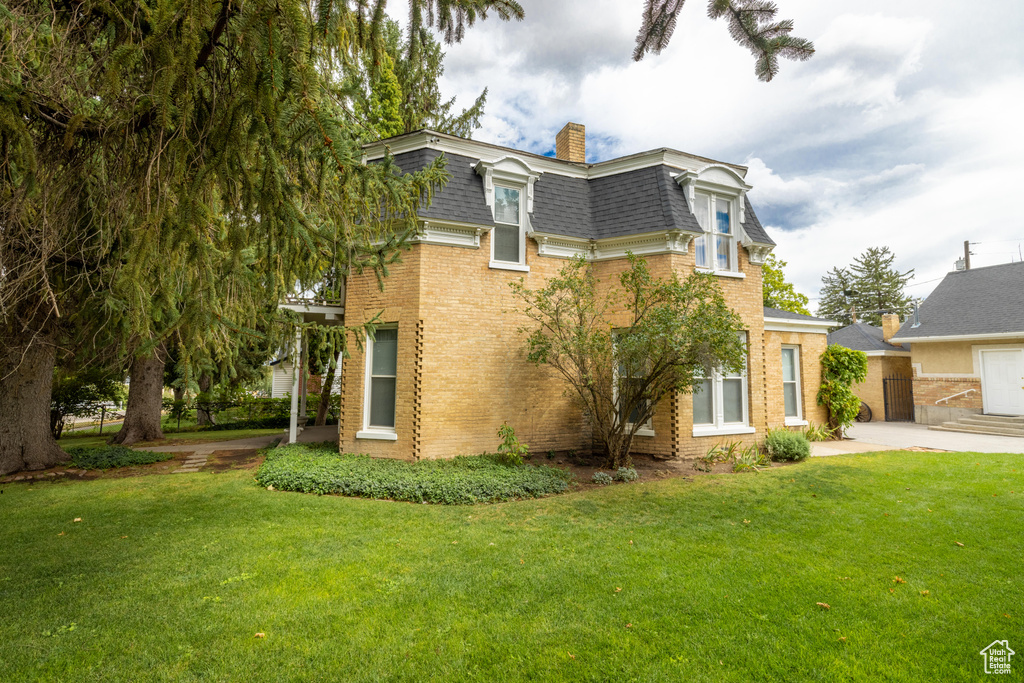 View of front of property with a front lawn