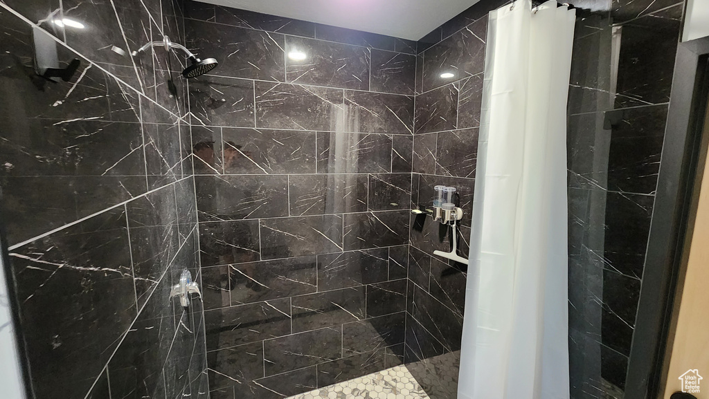 Bathroom with a shower with curtain
