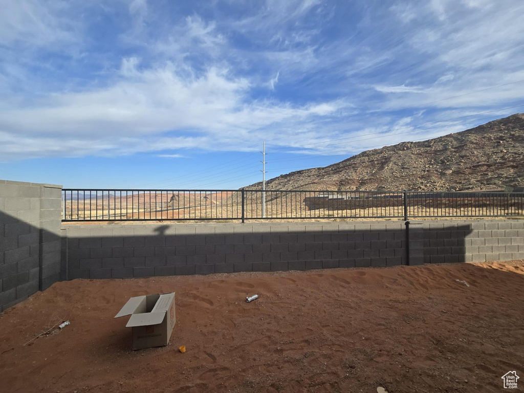 View of yard featuring a mountain view