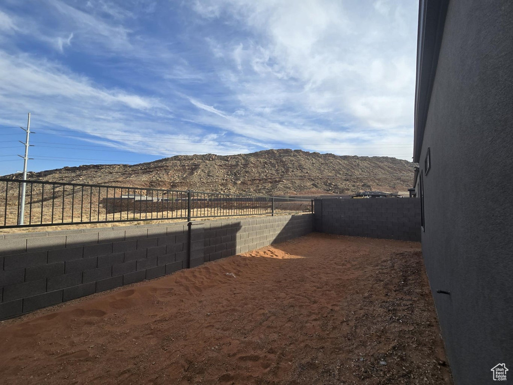 View of yard featuring a mountain view