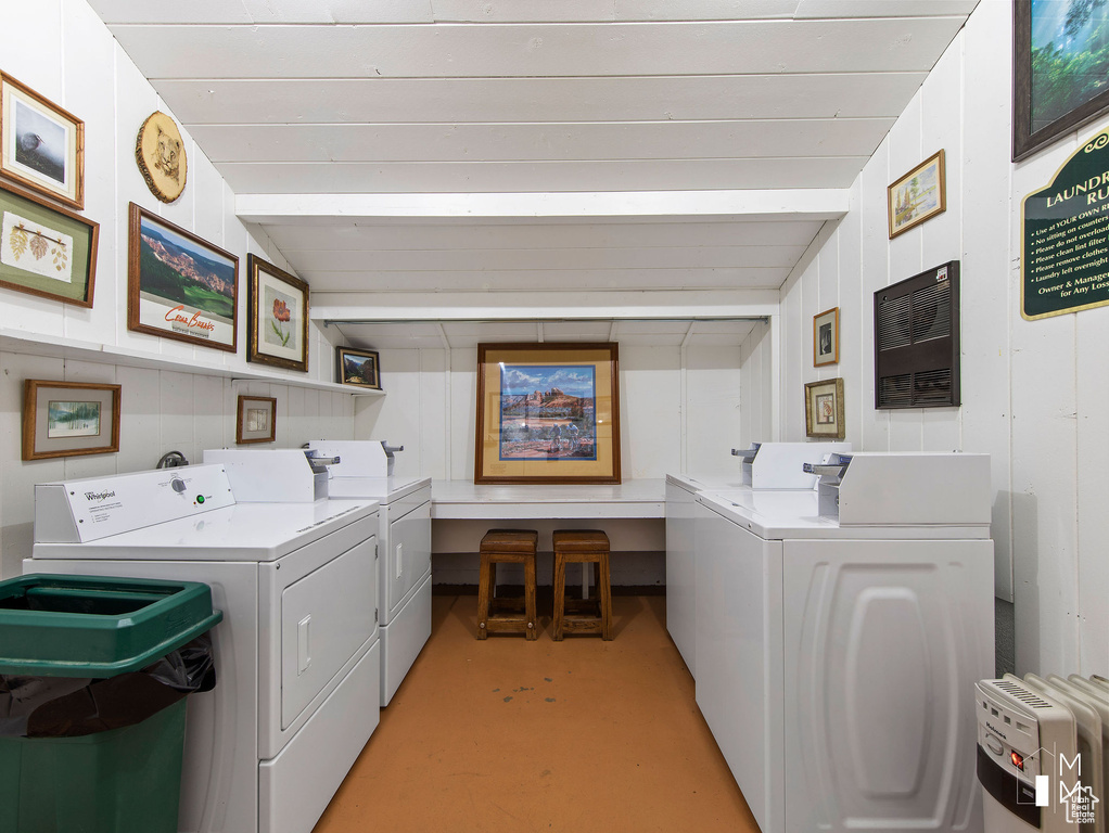 Washroom with independent washer and dryer
