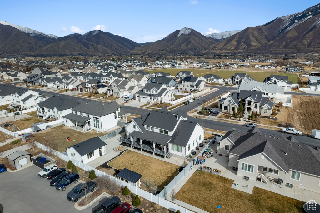 Drone / aerial view featuring a mountain view