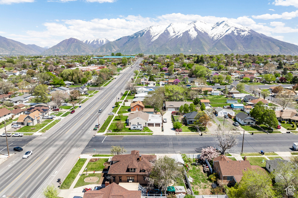 Bird's eye view featuring a mountain view