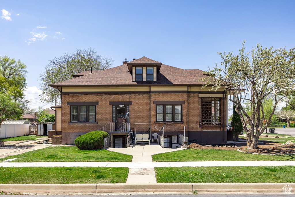 Bungalow-style house with a front yard